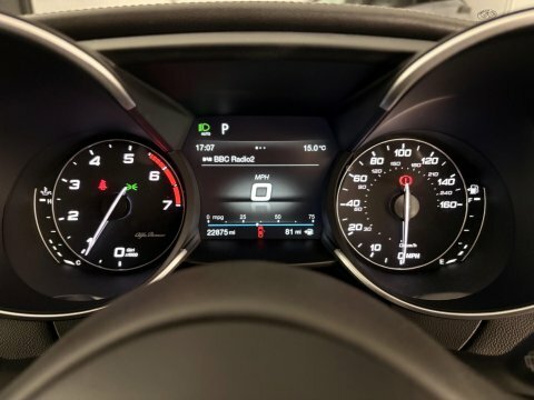 Alfa Romeo Giulia Super White #10