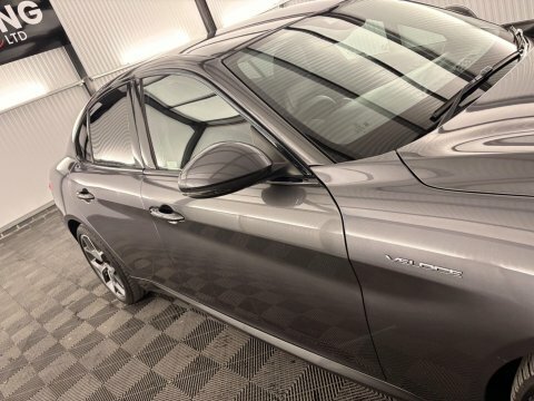 Alfa Romeo Giulia Super White #33