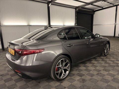Alfa Romeo Giulia Super White #51