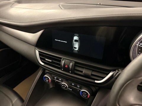 Alfa Romeo Giulia Super White #13