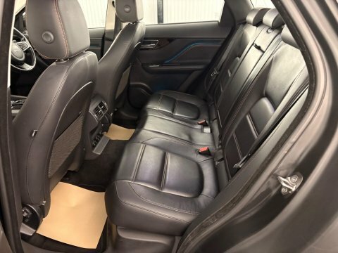 Jaguar F-Pace 2.0 D180 Prestige Black #6