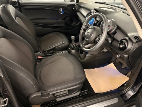 Mini Hatch 1.5 Cooper Classic AK70GZL #3