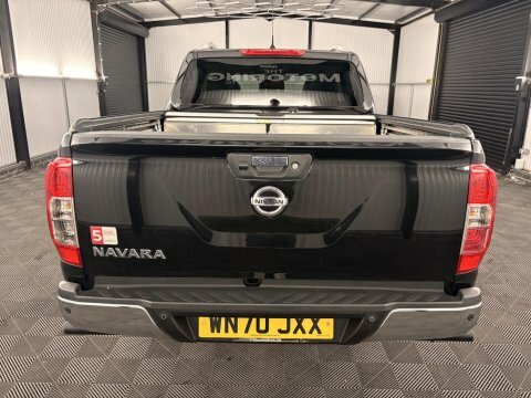 Nissan Navara Tekna Black #45