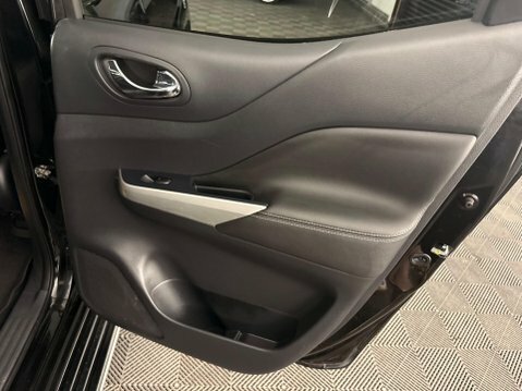 Nissan Navara Tekna Black #74