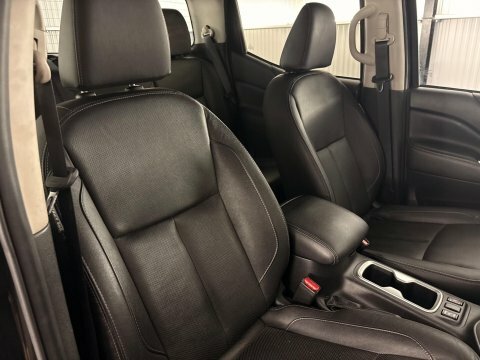 Nissan Navara Tekna Black #7