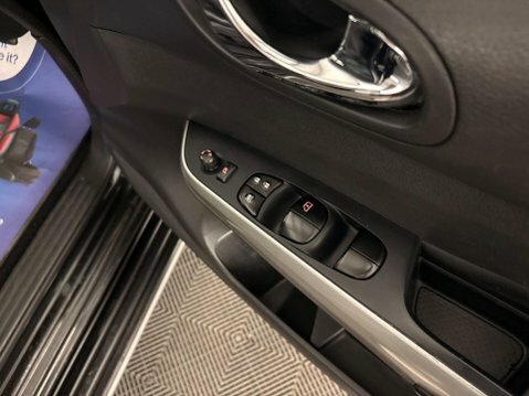 Nissan Navara Tekna Black #77