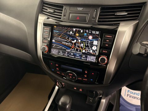 Nissan Navara Tekna Black #11