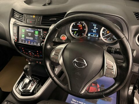 Nissan Navara Tekna Black #59