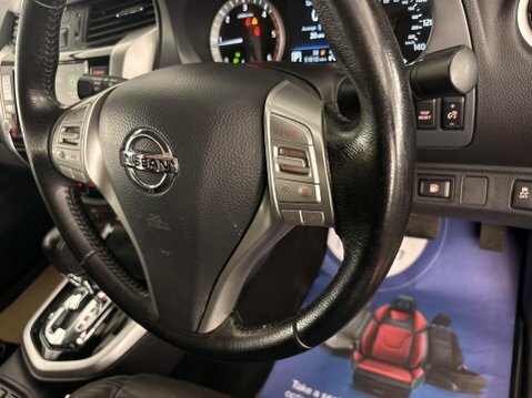 Nissan Navara Tekna Black #70