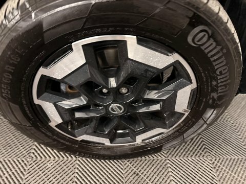Nissan Navara Tekna Black #29