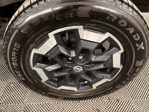 Nissan Navara Tekna Black #31