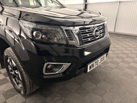 Nissan Navara Tekna Black #37