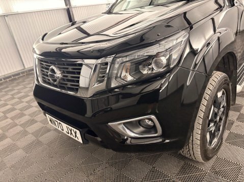 Nissan Navara Tekna Black #88