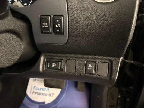 Nissan Navara Tekna Black #71