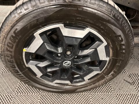 Nissan Navara Tekna Black #30