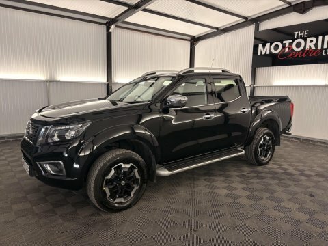 Nissan Navara Tekna Black #41