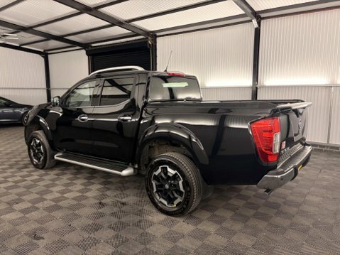 Nissan Navara Tekna Black #93
