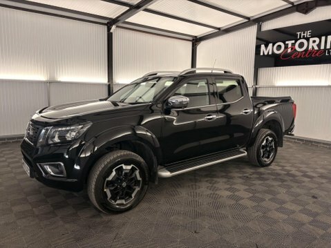Nissan Navara Tekna Black #91