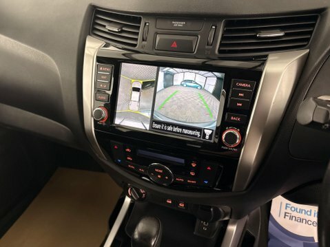 Nissan Navara Tekna Black #64