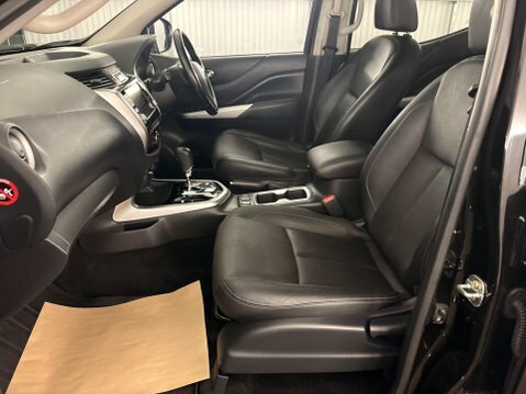 Nissan Navara Tekna Black #54