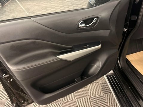 Nissan Navara Tekna Black #73
