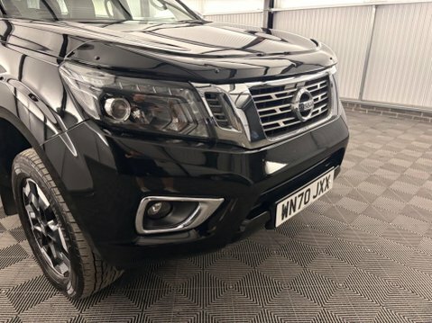 Nissan Navara Tekna Black #87