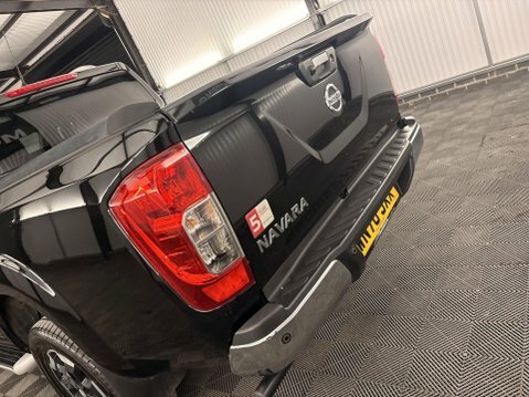 Nissan Navara Tekna Black #83
