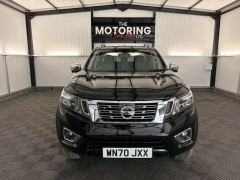 Nissan Navara Tekna Black #39