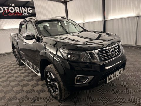 Nissan Navara Tekna Black #50