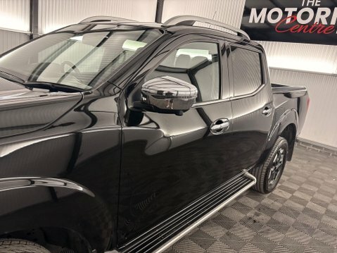 Nissan Navara Tekna Black #86