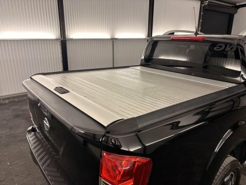 Nissan Navara Tekna Black #28