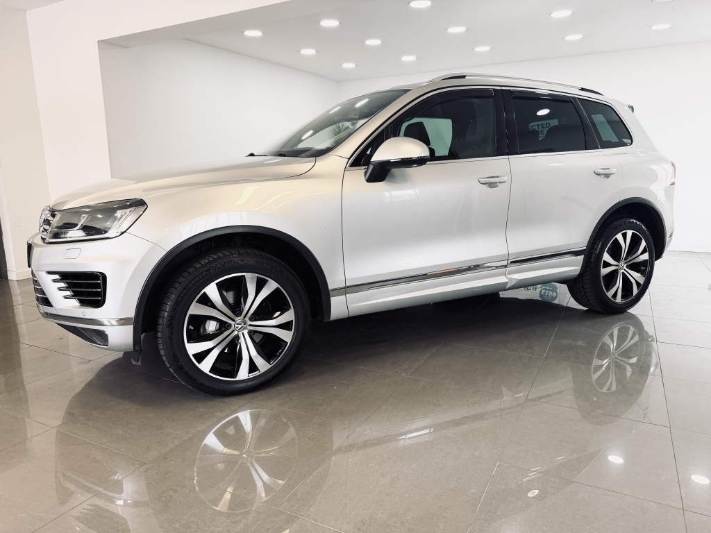 Volkswagen Touareg 3.0 V6 R-line Tdi Bluemotion Technology Silver #2