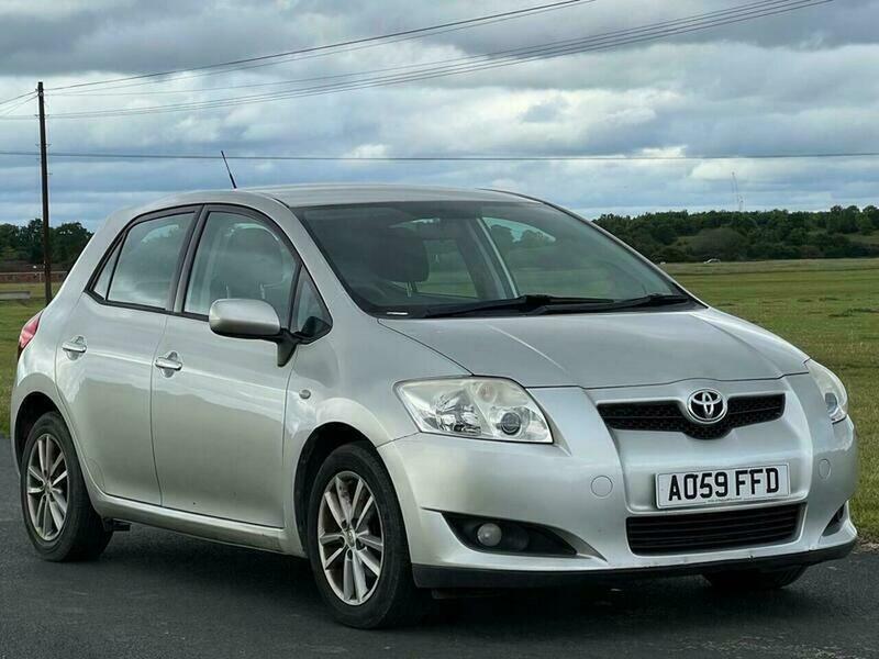 Toyota Auris 1.6 V-matic Tr Silver #2