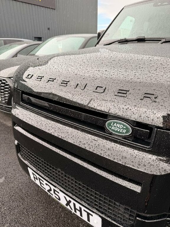Land Rover Defender 110 2025 3.0 D250 Mhev X-dynamic Se Suv Aut Black #4