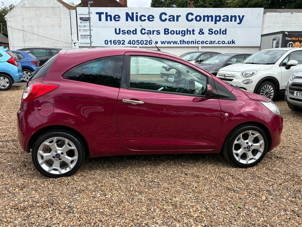 Ford KA 1.2 L Titanium Red