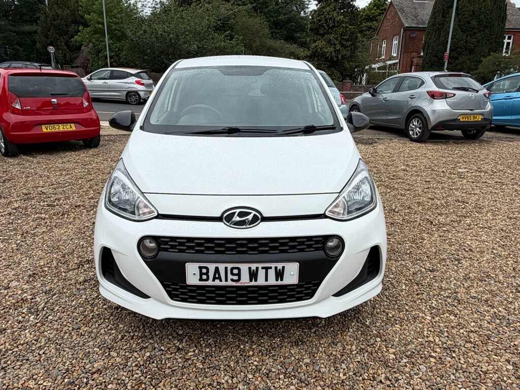 Hyundai I10 1.0 L Play White #3