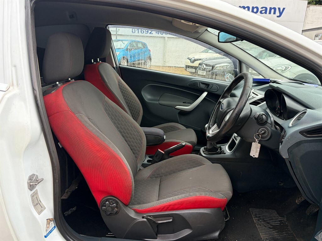Ford Fiesta Petrol #9