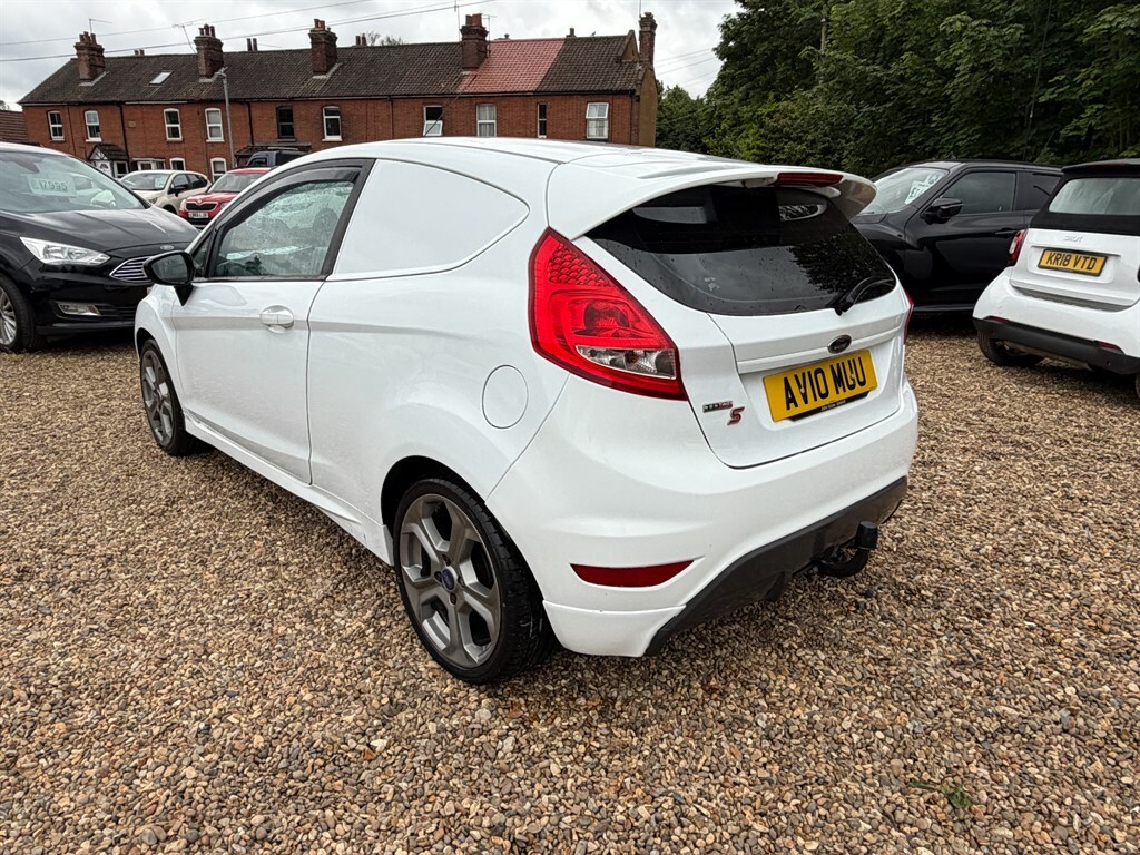 Ford Fiesta Petrol #6