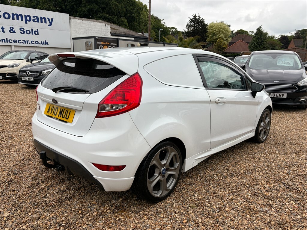 Ford Fiesta Petrol #8