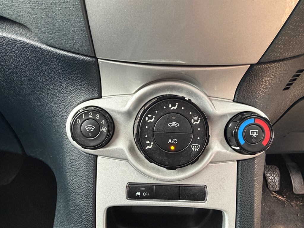 Ford Fiesta Petrol #12