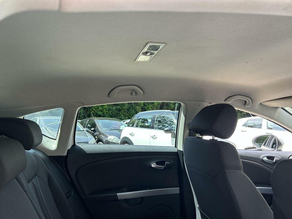 Seat Leon S White #17
