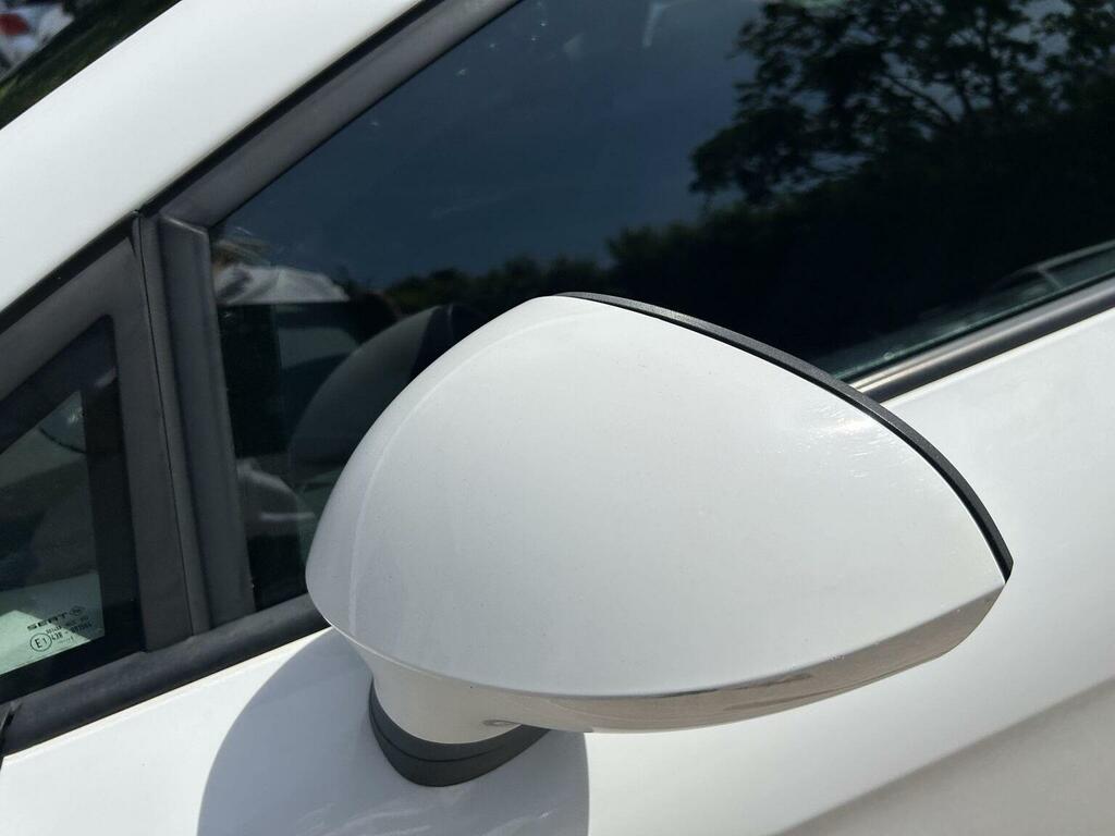 Seat Leon S White #33