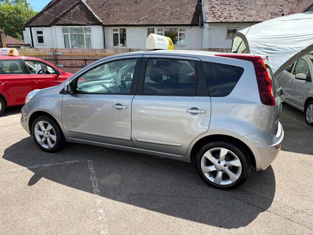 Nissan Note 1.6 16V N-tec Euro 4 Silver #4