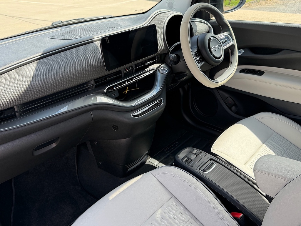 Fiat 500E C 500E Red Black #12