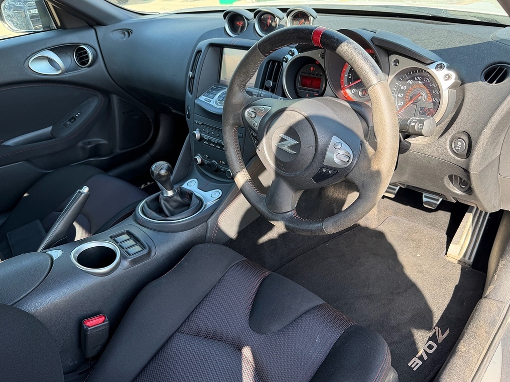 Nissan 370Z V6 Gt White #17