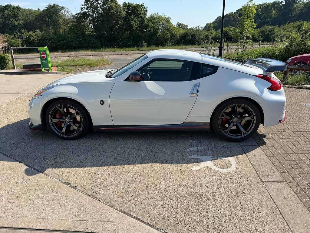 Nissan 370Z V6 Gt White #7
