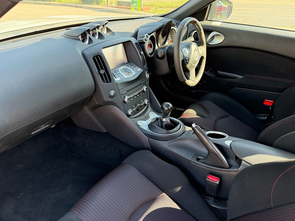 Nissan 370Z V6 Gt White #14