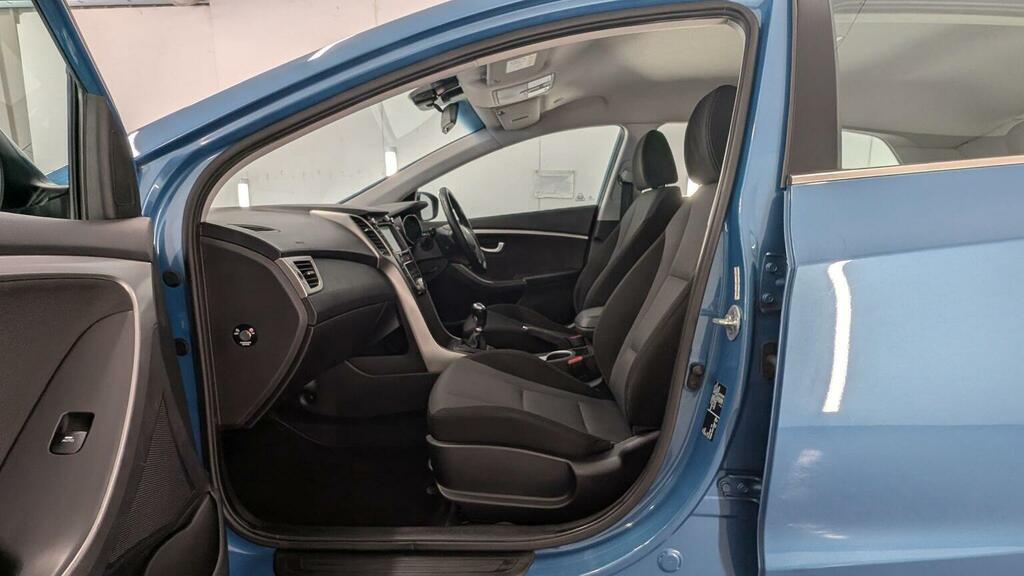 Hyundai I30  White #75