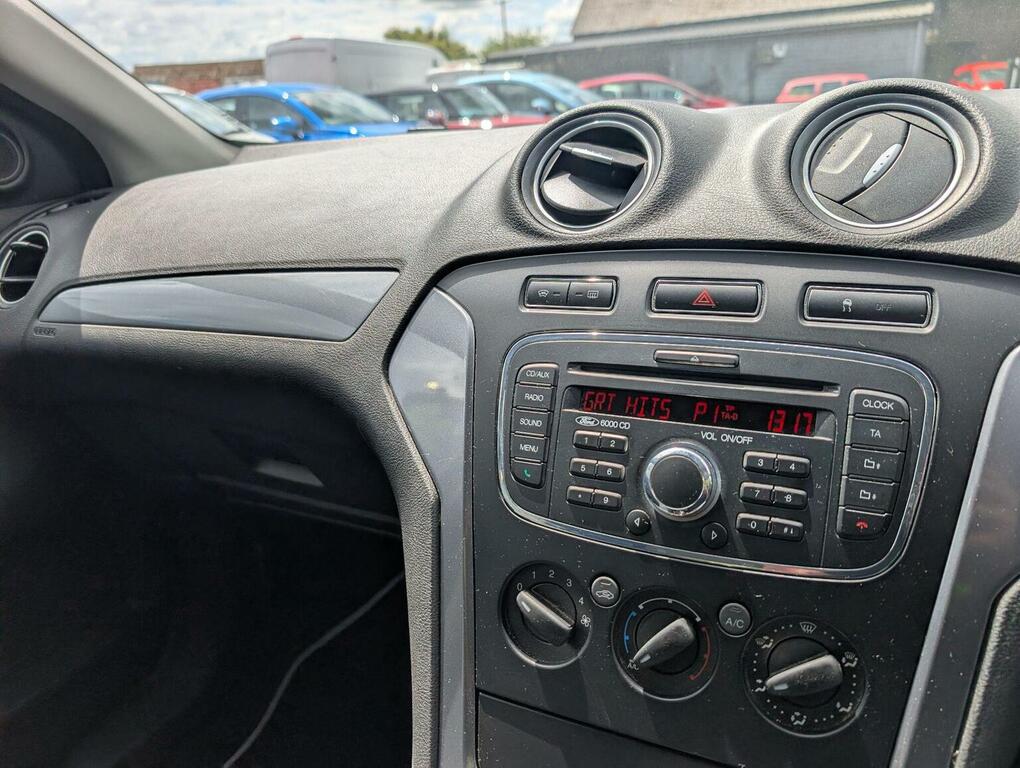 Ford Mondeo  Green #26