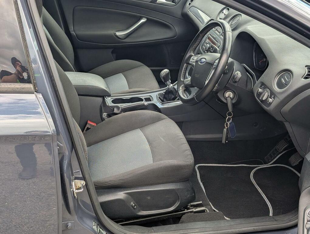 Ford Mondeo  Green #24